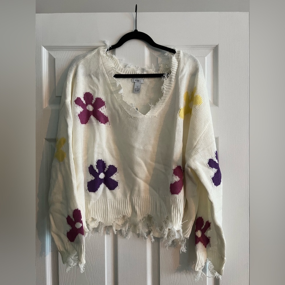 Rue+ 2x distressed white sweater w groovy flowers